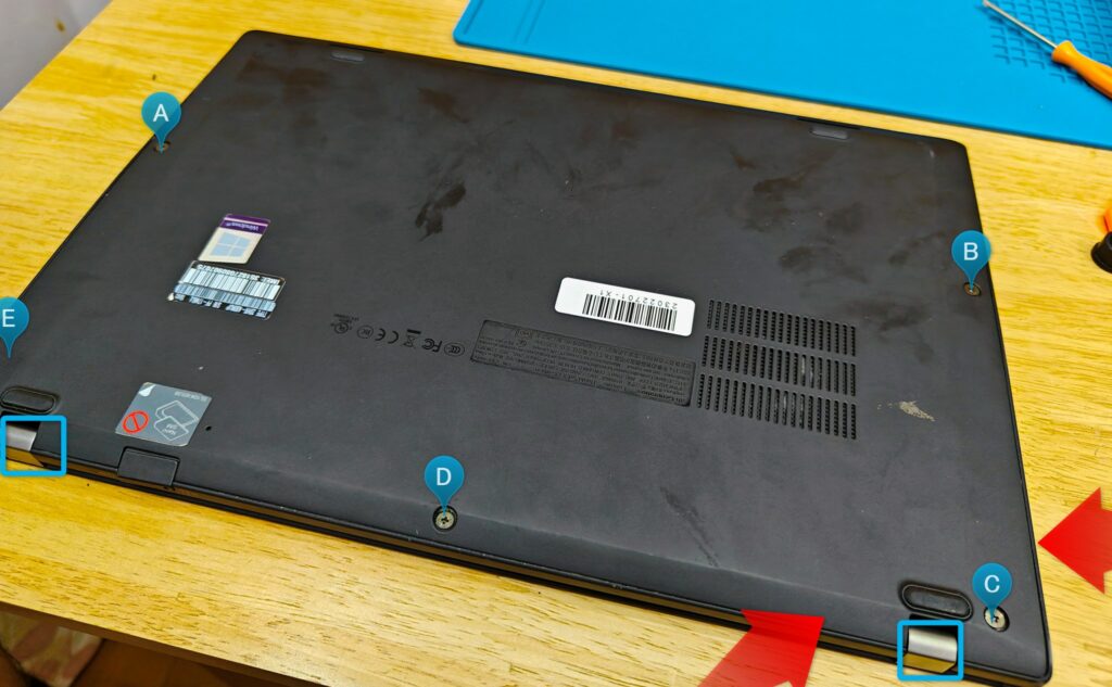 ThinkPad X1 Carbonのカバーめくり
