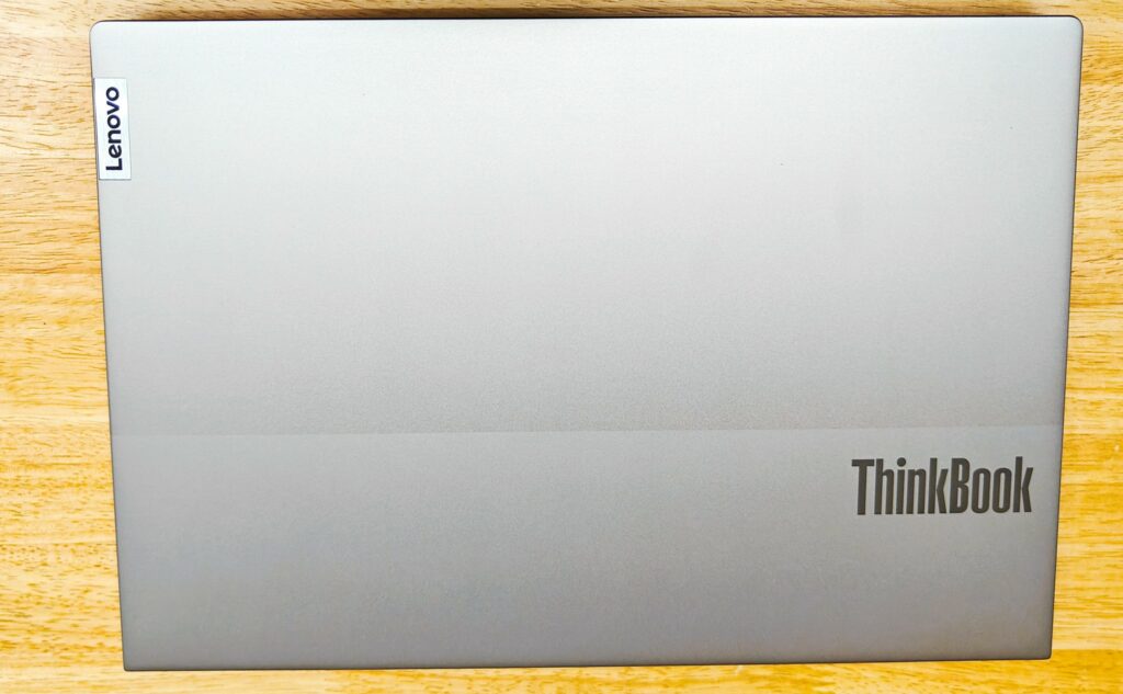 ThinkBook 14 GEN5の閉じた状態