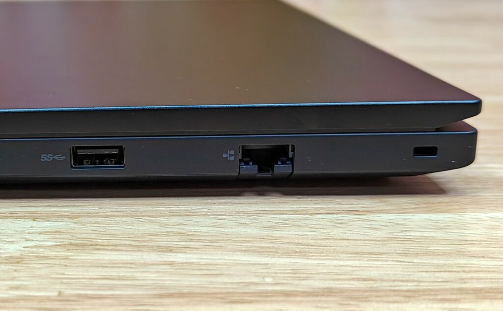 ThinkPad 14 Gen 5 (AMD)の右側